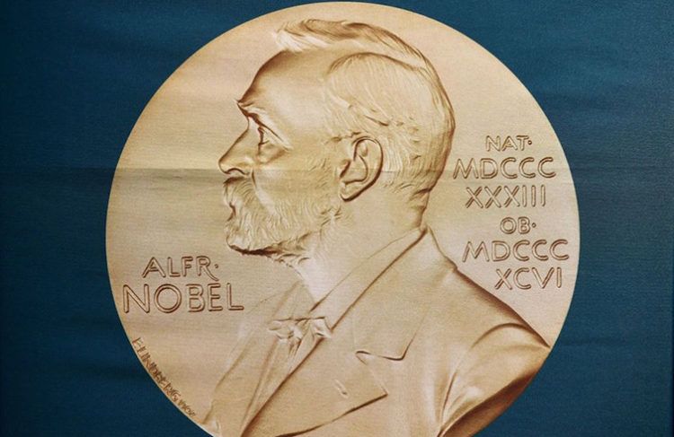 Medalla del Premio Nobel. Foto: @CNNEE / Twitter.