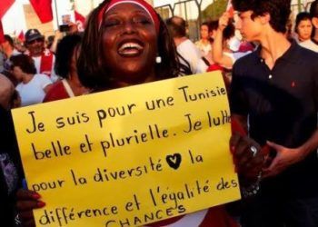 "Estoy por un Tunez bello y plural. Yo lucho para la diversidad en la diferencia y la igualdad de oportunidades" (Foto: viral en Twitter)