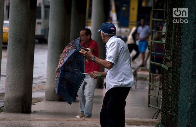La Habana durante el paso del huracán Michael al oeste de Cuba. Foto: Otmaro Rodríguez.