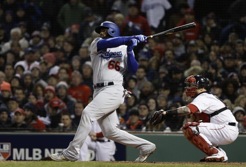 Yasiel Puig fue uno de los tres jugadores de los Dodgers que pudo conectar jit contra el pitcheo de Boston. (AP Foto/Matt Slocum)