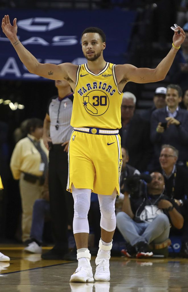 Curry no encontró explicación para su fenomenal despliegue. (AP Foto/Ben Margot)