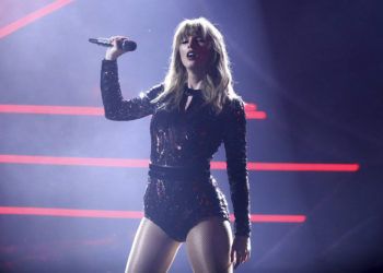 Taylor Swift actúa en la entrega de los American Music Awards, el martes 9 de octubre del 2018 en el Teatro Microsoft en Los Ángeles. Foto: Matt Sayles / Invision / AP.