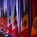 Las banderas de Canadá, EEUU y México sobre un escenario antes de una conferencia de prensa sobre las negociaciones del Tratado de Libre Comercio de América del Norte. Foto: Jacquelyn Martin/AP.