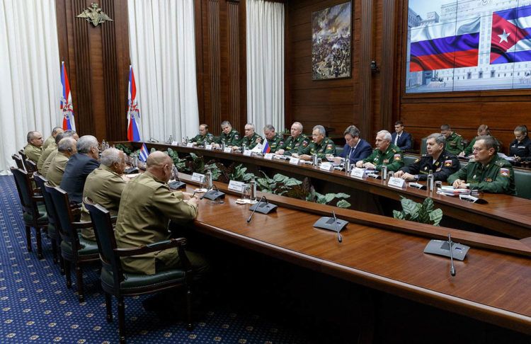 Encuentro entre delegaciones de los ministerios de Defensa de Rusia y Cuba en Moscú, el 14 de noviembre de 2018. Foto: @es_front / Twitter.