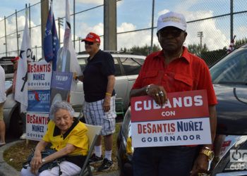 Cubanos votan este 6 de noviembre en Hialeah. Foto: Marita Pérez Díaz.