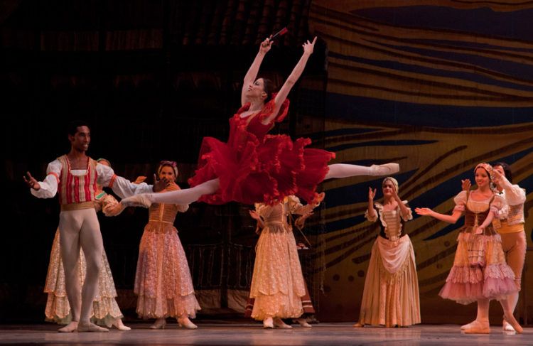 Puesta de "Don Quijote" por el Ballet Nacional de Cuba. Foto: cadenagramonte.cu