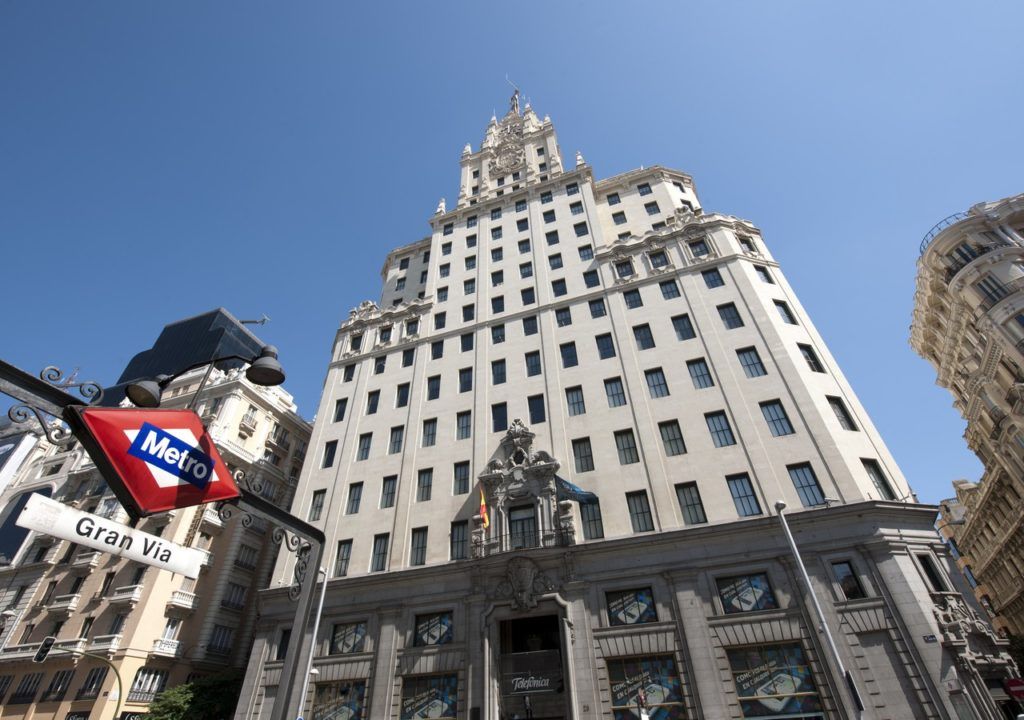 Edificio de Telefónica, en Madrid. Foto: cheapinmadrid.es.