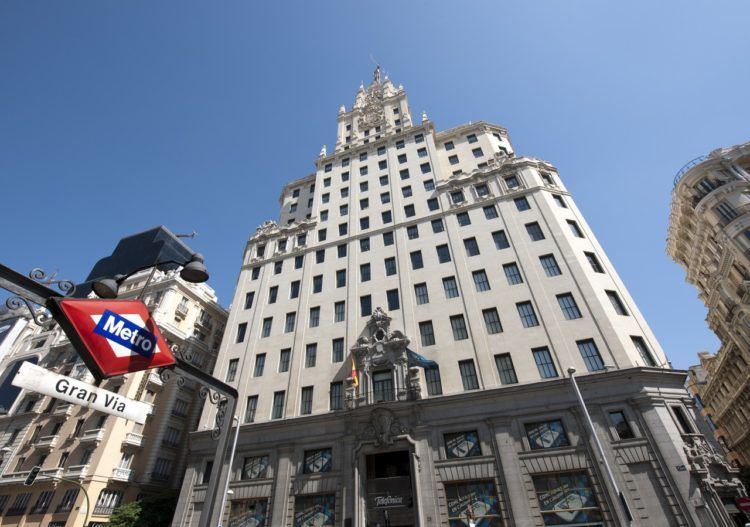 Edificio de Telefónica, en Madrid. Foto: cheapinmadrid.es.