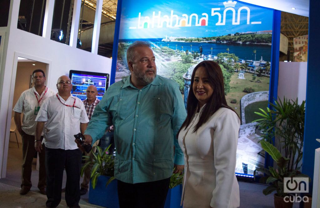 El ministro de Turismo de Cuba, Manuel Marrero (c-i), en la Feria Internacional de La Habana Fihav 2018. Foto: Otmaro Rodríguez.