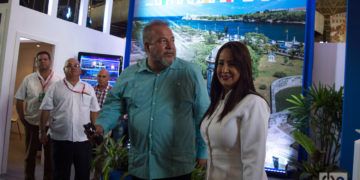 El ministro de Turismo de Cuba, Manuel Marrero (c-i), en la Feria Internacional de La Habana Fihav 2018. Foto: Otmaro Rodríguez.