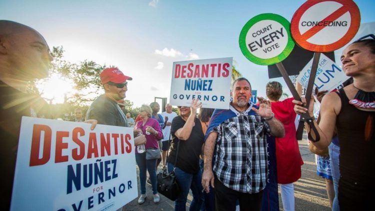 Votantes republicanos y demócratas se enfrentan en Broward, Florida. Foto: Ian Witlen/REX/Shutterstock via ABC.