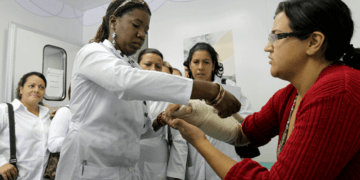 Médicos cubanos en Brasil. Foto: AP / Archivo.
