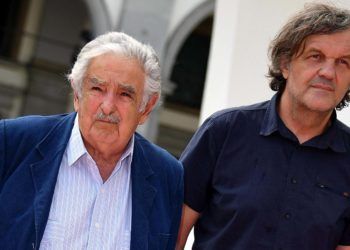 El expresidente uruguayo Pepe Mujica junto al cineasta Emir Kusturica. Foto: EFE.