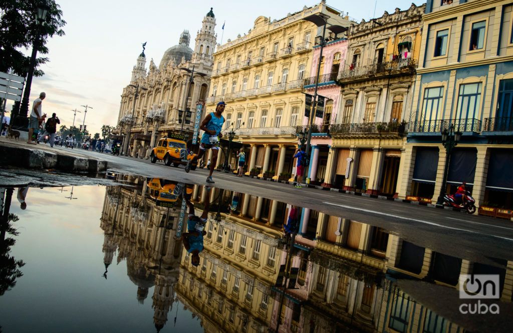 La Habana amanece en maratón. Foto: Otmaro Rodríguez