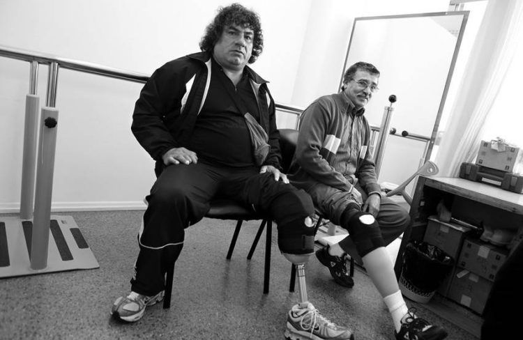 Pacientes uruguayos con prótesis colocadas por el convenio entre Uruguay y Cuba. Foto: ladiaria.com.uy