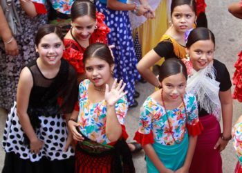Un grupo de niñas participan en el flashmob que une a varias compañías de danza. Foto: Yander Zamora.