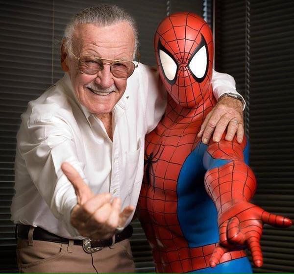 Stan Lee y su legendario Spiderman.