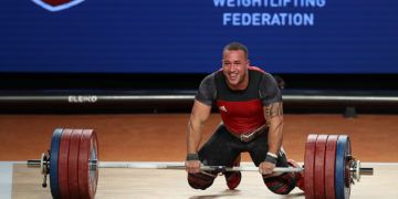 Arley Méndez va a camino a convertirse en el pesista cubano con mejores resultados de la historia, pero compitiendo por Chile. Foto: Mike Nelson/EFE