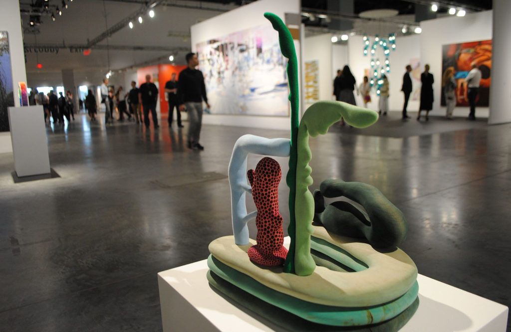Exposición de la Galería Casey Kaplan de Nueva York durante la presentación de la feria Art Basel en el Centro de Convenciones de Miami Beach, Florida, el 5 de diciembre de 2018. Foto: Antoni Belchi / EFE.