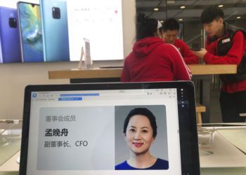Imagen del perfil de la directora financiera de Huawei, Meng Wanzhou, visto en una computadora de la marca en una de sus tiendas en Beijing, China, el 6 de diciembre de 2018. Foto: Ng Han Guan / AP.