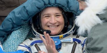 La astronauta de origen cubano Serena Auñón-Chancellor a su regreso a la Tierra tras más de seis meses en la Estación Espacial Internacional. Foto: @NASA / Twitter.