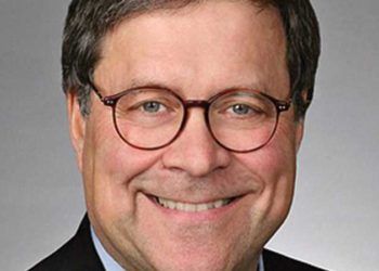 William Barr, quien fue secretario de justicia en el gobierno de George H.W. Bush, y quien según el actual mandatario Donald Trump será el próximo nominado para ese cargo. (Foto no fechada, suministrada por Time Warner, vía AP)
