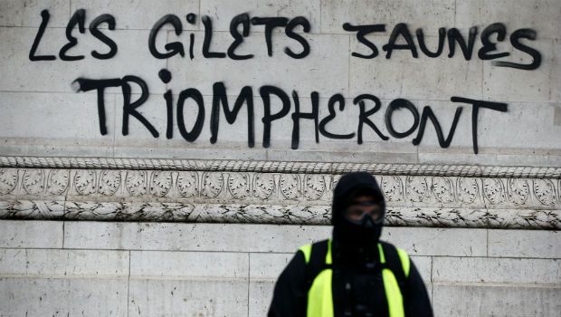 Grafiti en el Arco del Triunfo. Foto: Reuters.