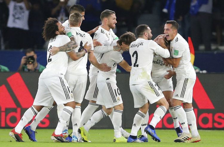 Los jugadores del Real Madrid celebran durante la final del Mundial de Clubes contra el Al Ain en Abu Dabi, Emiratos Árabes Unidos, el sábado 22 de diciembre de 2018. Foto: Kamran Jebreili / AP.