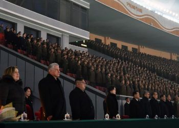 El presidente cubano, Miguel Díaz-Canel (2-izq) junto al líder norcoreano, Kim Jong Un (3-izq), durante la visita del mandatario de la Isla a Pyongyang en noviembre pasado. Foto: Estudios Revolución / Juventud Rebelde.