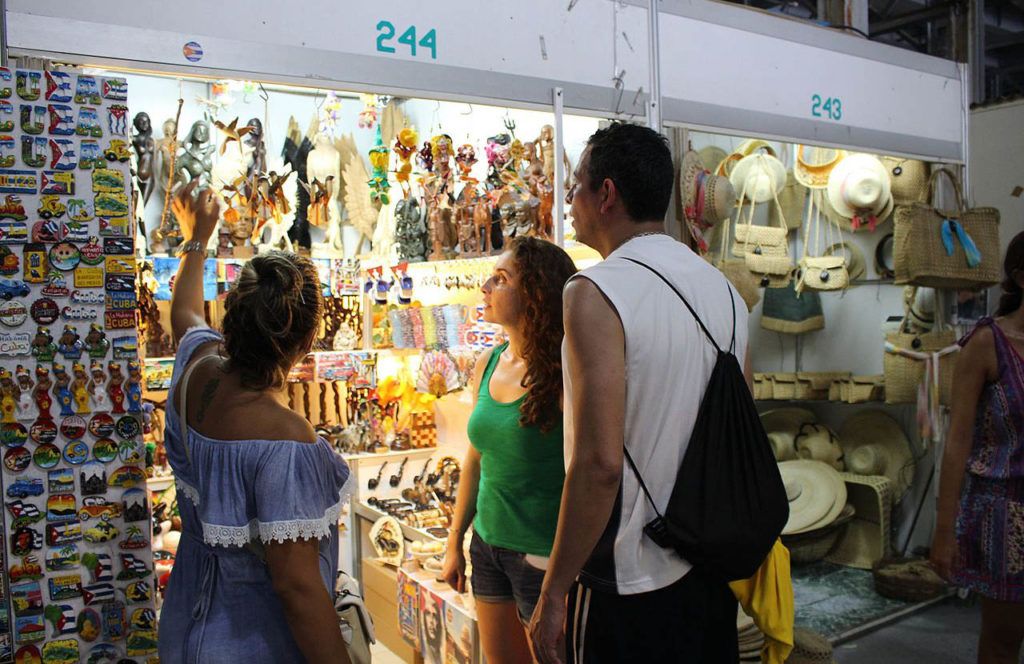 Feria de Artesanía en La Habana. Foto: commons.wikimedia.org