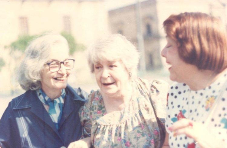 Fina, Bella y Gloria en 1993. Foto: Josefina de Diego.