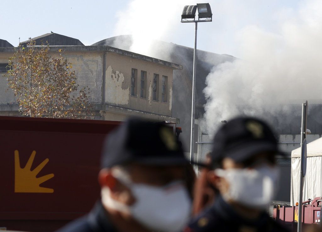 La escena después del incendio en una planta de tratamiento de residuos en Roma el 11 de diciembre de 2018. Foto: Gregorio Borgia / AP.