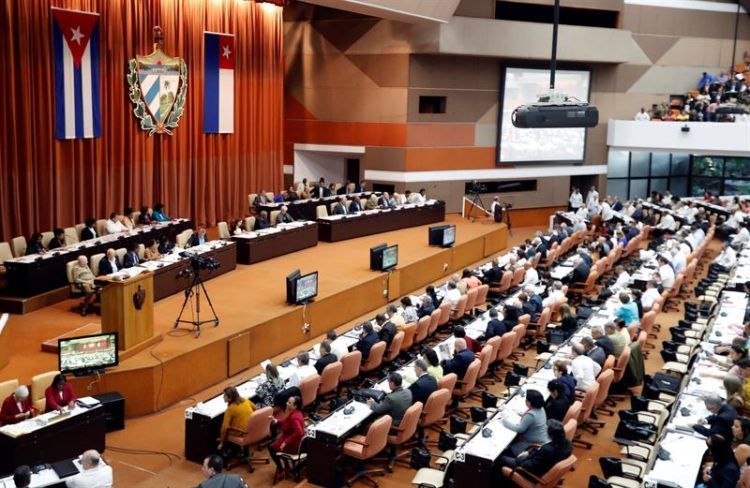 Vista general de la sesión plenaria del II período ordinario de la IX Legislatura del Parlamento cubano hoy, viernes 21 de diciembre de 2018, en La Habana. Foto: Ernesto Mastrascusa / EFE.