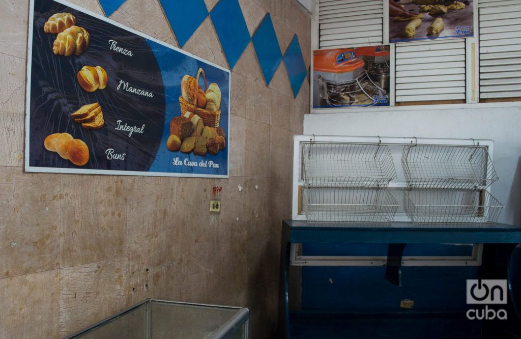 La escasez de harina ha golpeado la venta de pan en Cuba. Foto: Otmaro Rodríguez.