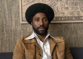 John David Washington en una escena de "BlacKkKlansman". (David Lee/Focus Features vía AP)