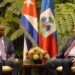 El presidente cubano, Miguel Diaz-Canel y su homólogo de Haití, Jovenel Moïse, en la sede del Palacio de la Revolución de La Habana. EFE/ Yamil Lage.