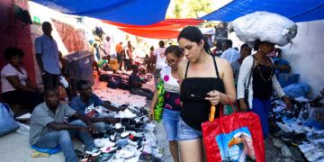 Mercado callejero en Puerto Príncipe, Haití, diciembre de 2018. Foto: Dieu Nalio Chery / AP.