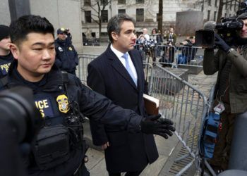 Michael Cohen, ex abogado del presidente estadounidense Donald Trump, sale del tribunal en Nueva York el 12 de diciembre del 2018. Foto: Craig Ruttle / AP.