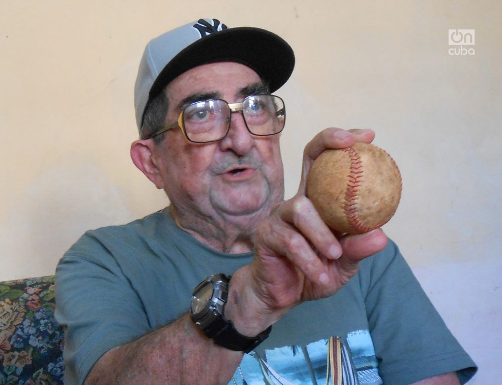 Enrique Collantes no olvida sus mañas con una pelota en la mano. Foto: Oreidis Pimentel