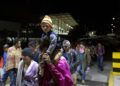 Migrantes de Honduras cruzan la frontera entre México y Guatemala sin el registro de las autoridades en Ciudad Hidalgo, México, el viernes 18 de enero de 2019. (AP Foto / Moisés Castillo)