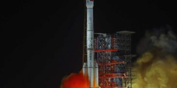 Fotografía facilitada por la Agencia de Noticias Xinhua, del cohete chino que despega con la sonda lunar Chang’e 4 desde el Centro de Lanzamiento de Satélites Xichang en la provincia de Sichuan, suroeste de China, el sábado 8 de diciembre de 2018. Foto: Jiang Hongjing / Xinhua vía AP.