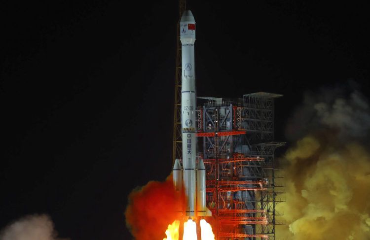 Fotografía facilitada por la Agencia de Noticias Xinhua, del cohete chino que despega con la sonda lunar Chang’e 4 desde el Centro de Lanzamiento de Satélites Xichang en la provincia de Sichuan, suroeste de China, el sábado 8 de diciembre de 2018. Foto: Jiang Hongjing / Xinhua vía AP.