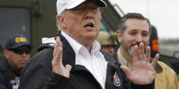 El presidente Donald Trump habla durante su recorrido en la frontera de Estados Unidos con México, el jueves 10 de enero de 2019, en McAllen, Texas. Foto: Evan Vucci / AP.