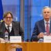 El coordinador del Brexit en el Parlamento Europeo, Guy Verhofstadt (izquierda), y el jefe de los negociadores del bloque, Michel Barnier, en una reunión sobre el Brexit en el Parlamento Europeo, en Bruselas, el 30 de enero de 2019. Foto: Geert Vanden Wijngaert / AP.