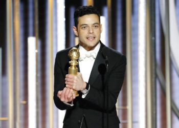 Rami Malek recibe el Globo de Oro al mejor actor en una película de drama por su trabajo en "Bohemian Rhapsody", el domingo 6 de enero del 2019 en Beverly Hills, California. Foto: Paul Drinkwater / NBC vía AP.