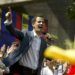 Juan Guaidó, presidente de la Asamblea Nacional de Venezuela, en una fotografía del viernes 11 de enero de 2019, mientras pronuncia un discurso público en una calle de Caracas. Foto: Fernando Llano / AP.