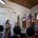 En esta imagen, tomada el 12 de diciembre de 2018, niños transgénero participan en una clase en la escuela Amaranta Gómez, en Santiago, Chile. Foto: Esteban Félix / AP.