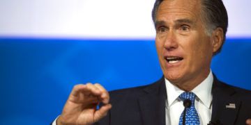 El senador electo y excandidato presidencial republicano Mitt Romney . Foto: James M. Dobson / The Spectrum vía AP / Archivo.