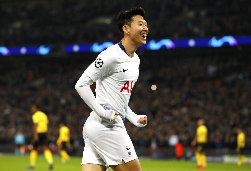 El surcoreano Son Heung-min, del Tottenham, festeja luego de anotar por el Tottenham el miércoles 13 de febrero de 2019, en la ida de los octavos de final de la Liga de Campeones, ante el Borussia Dortmund (AP Foto/Alastair Grant)
