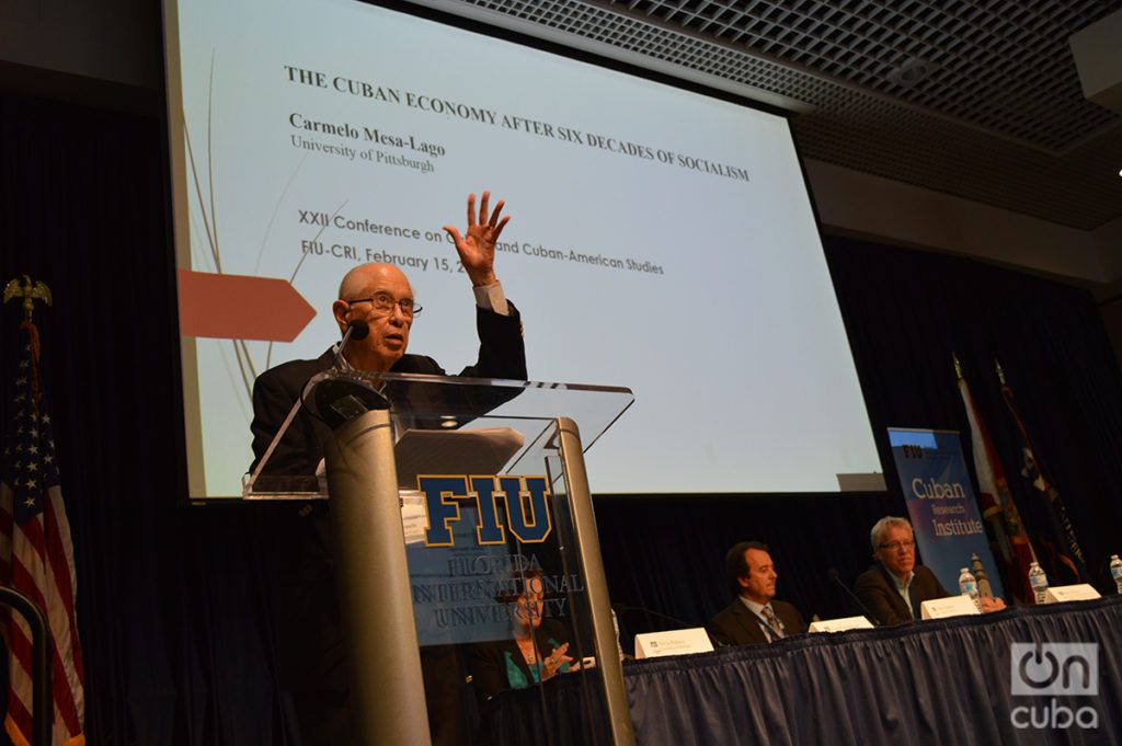 El economista y académico Carmelo Mesa-Lago durante la 12 Conferencia de estudios cubanos y cubano-americanos. Foto: Marita Pérez Díaz.